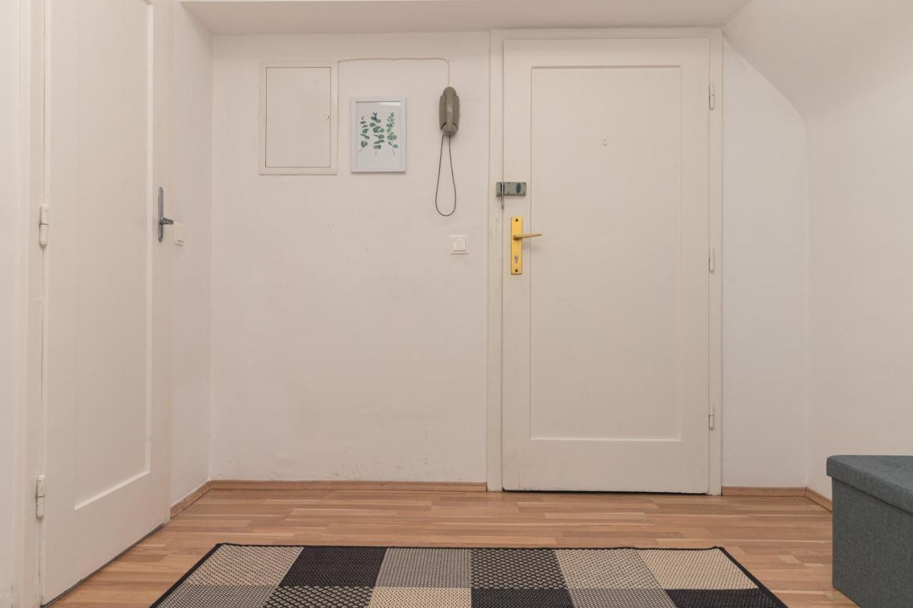 Milky Way Top Floor 2-Bedroom Apartment Air Condition 비엔나 외부 사진