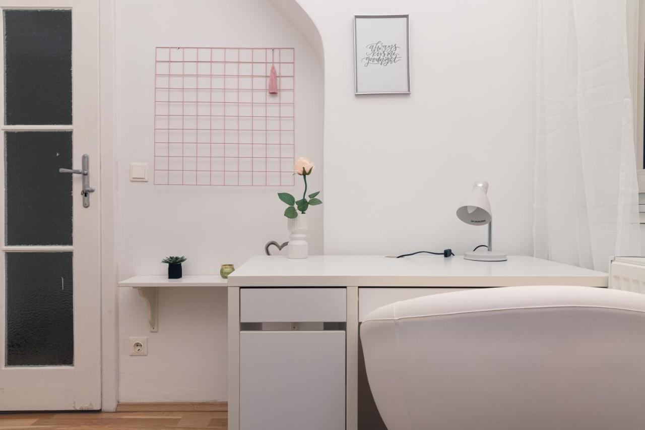 Milky Way Top Floor 2-Bedroom Apartment Air Condition 비엔나 외부 사진
