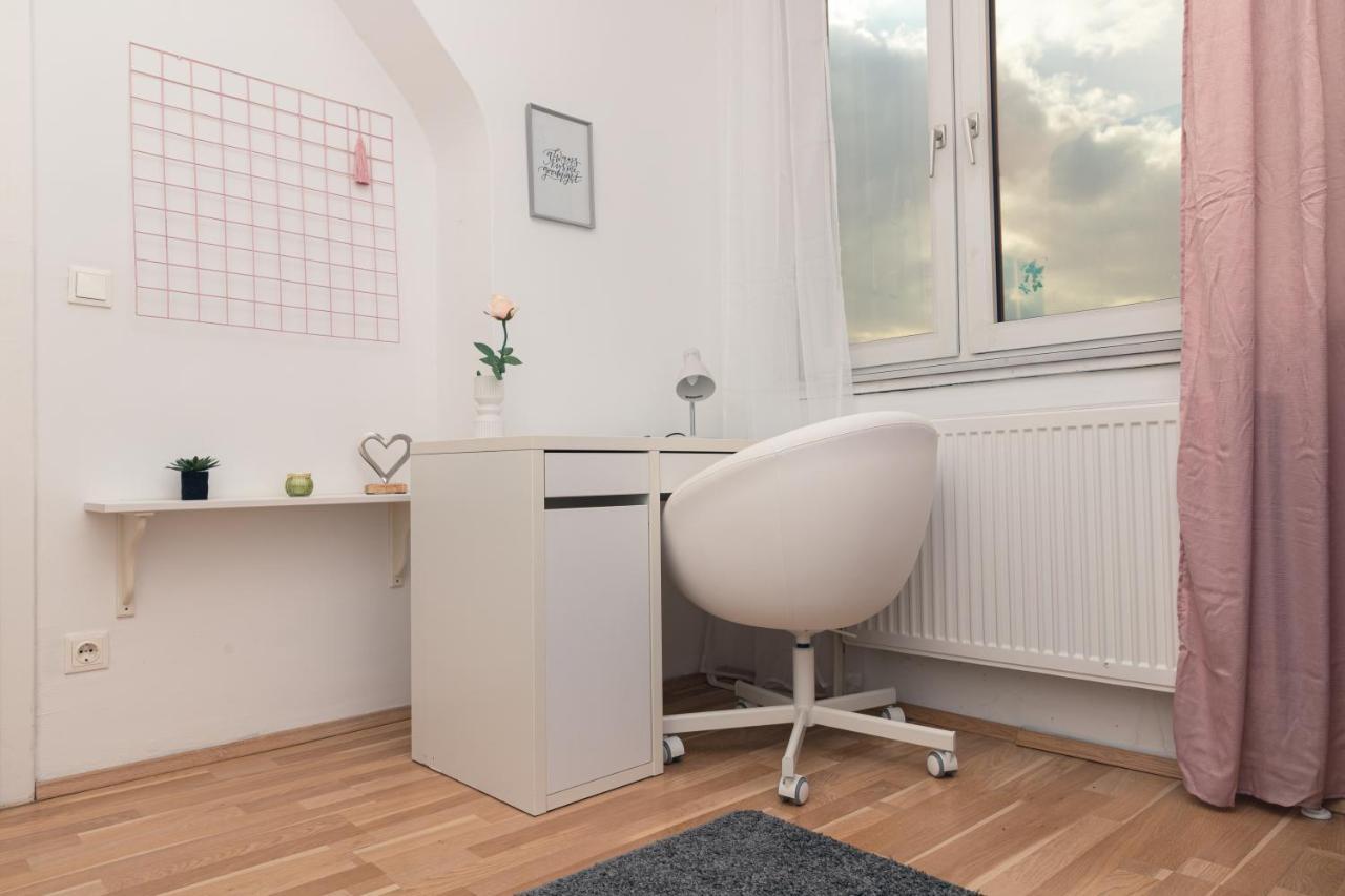 Milky Way Top Floor 2-Bedroom Apartment Air Condition 비엔나 외부 사진